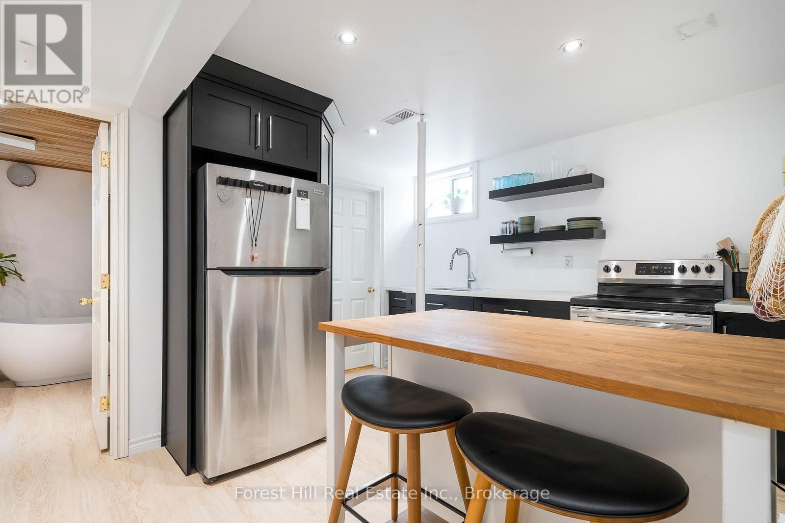 144 BROOKER BOULEVARD Image 39