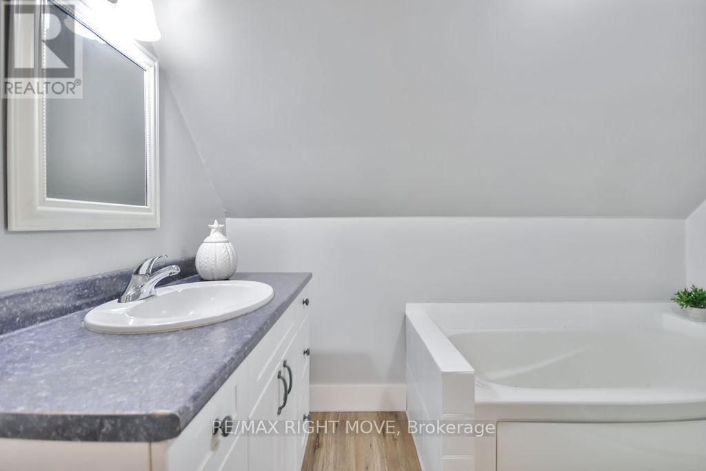198 WOODCHESTER AVENUE Image 27