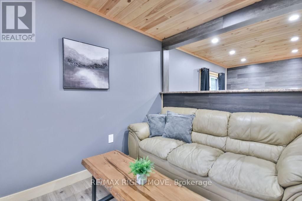 198 WOODCHESTER AVENUE Image 38