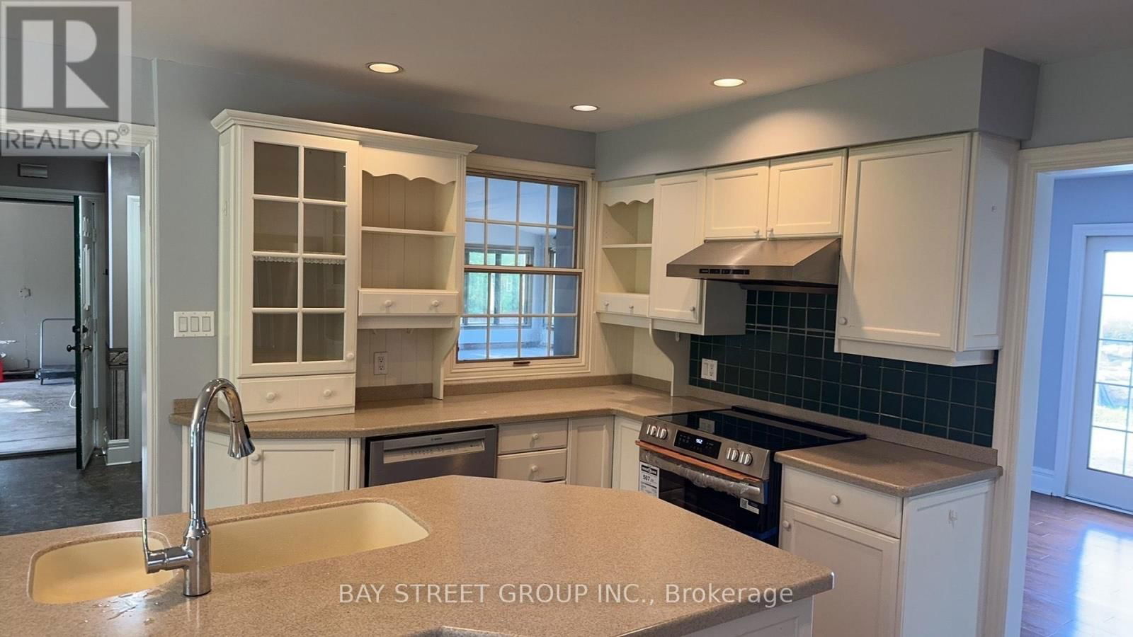 8 LAKESHORE DRIVE Image 40