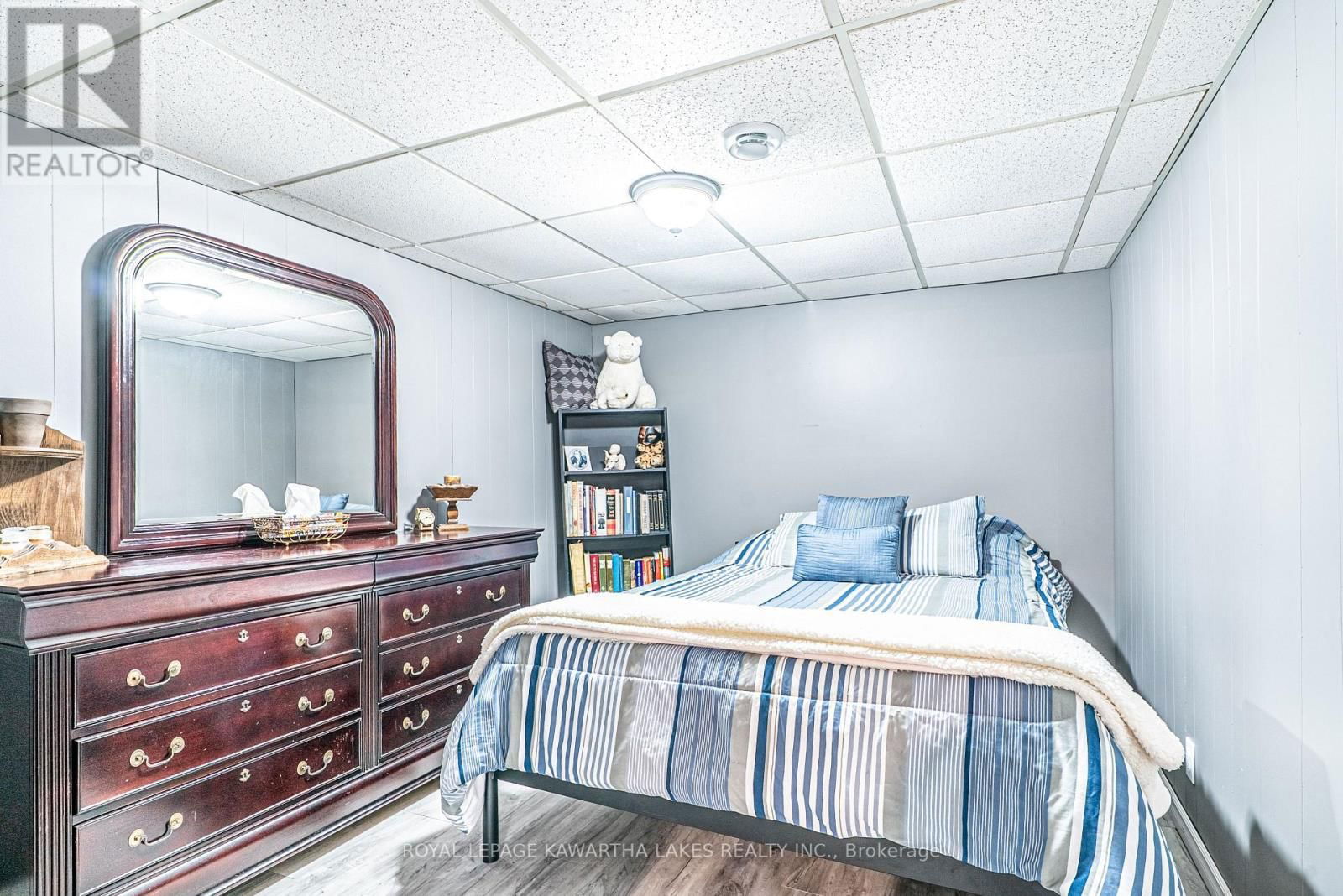 28 CADILLAC BOULEVARD Image 20