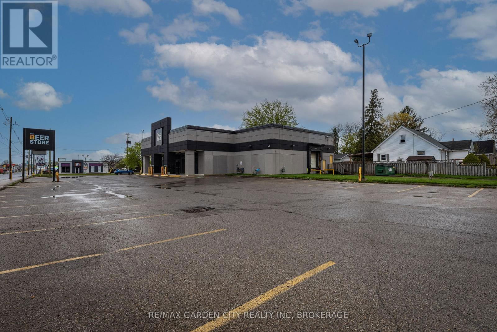 1600 DUNDAS STREET Image 4
