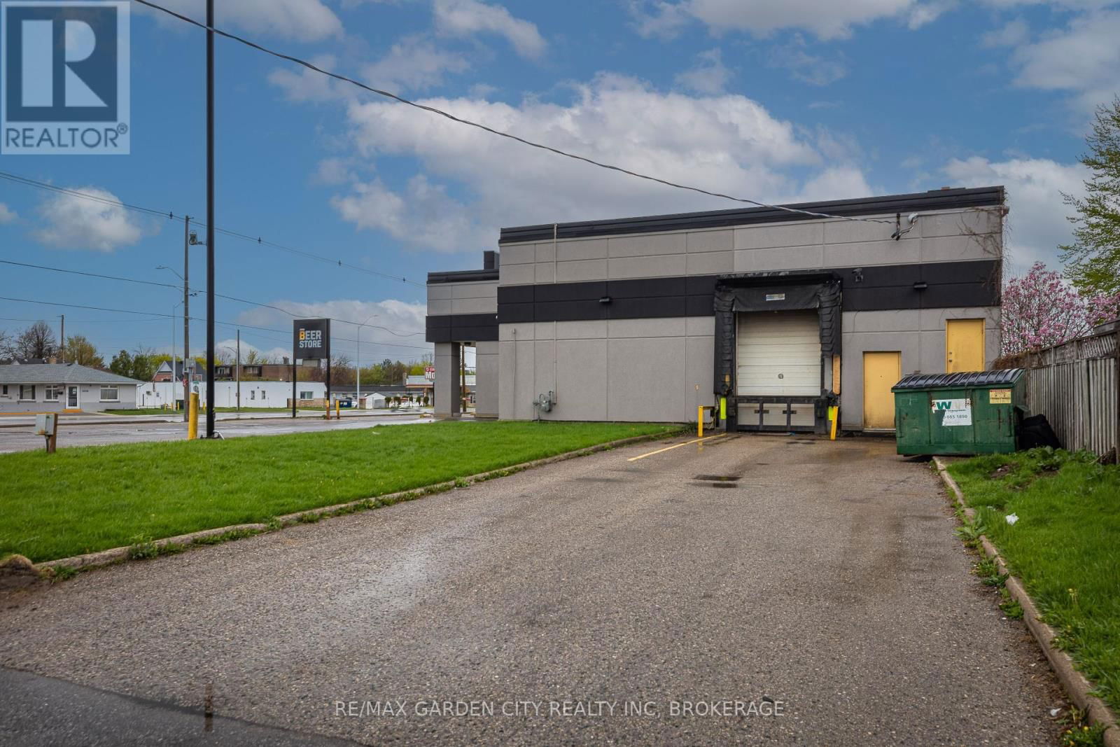 1600 DUNDAS STREET Image 5