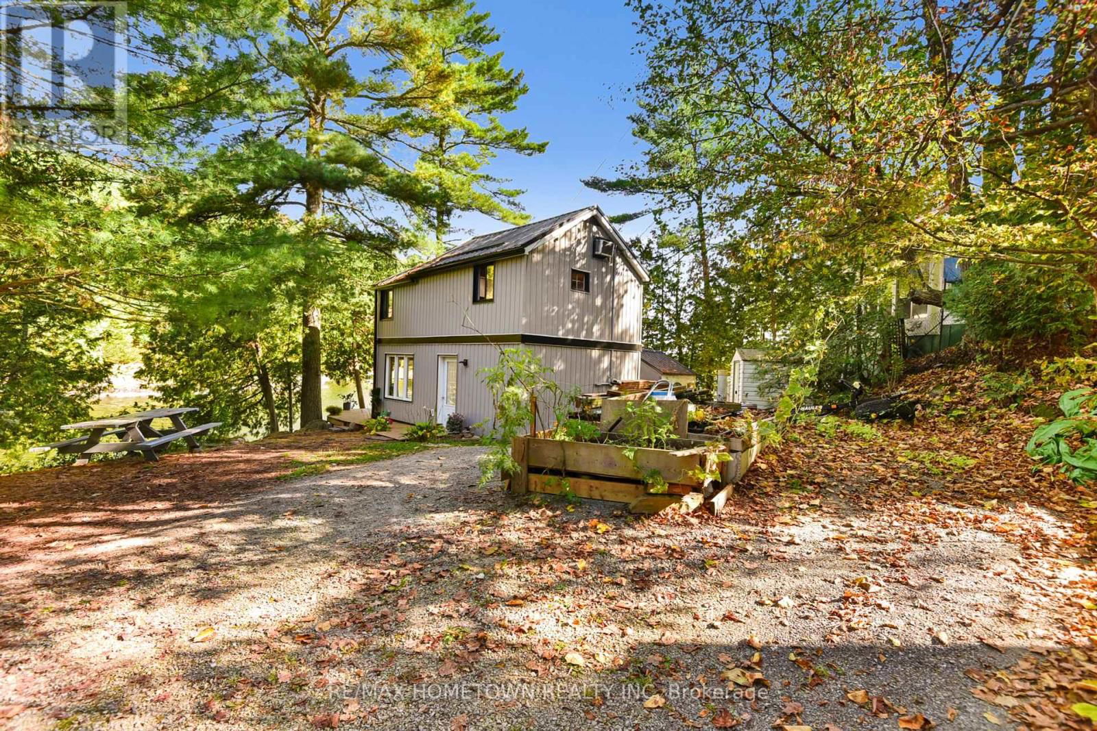 961 NARROWS LANE Image 10