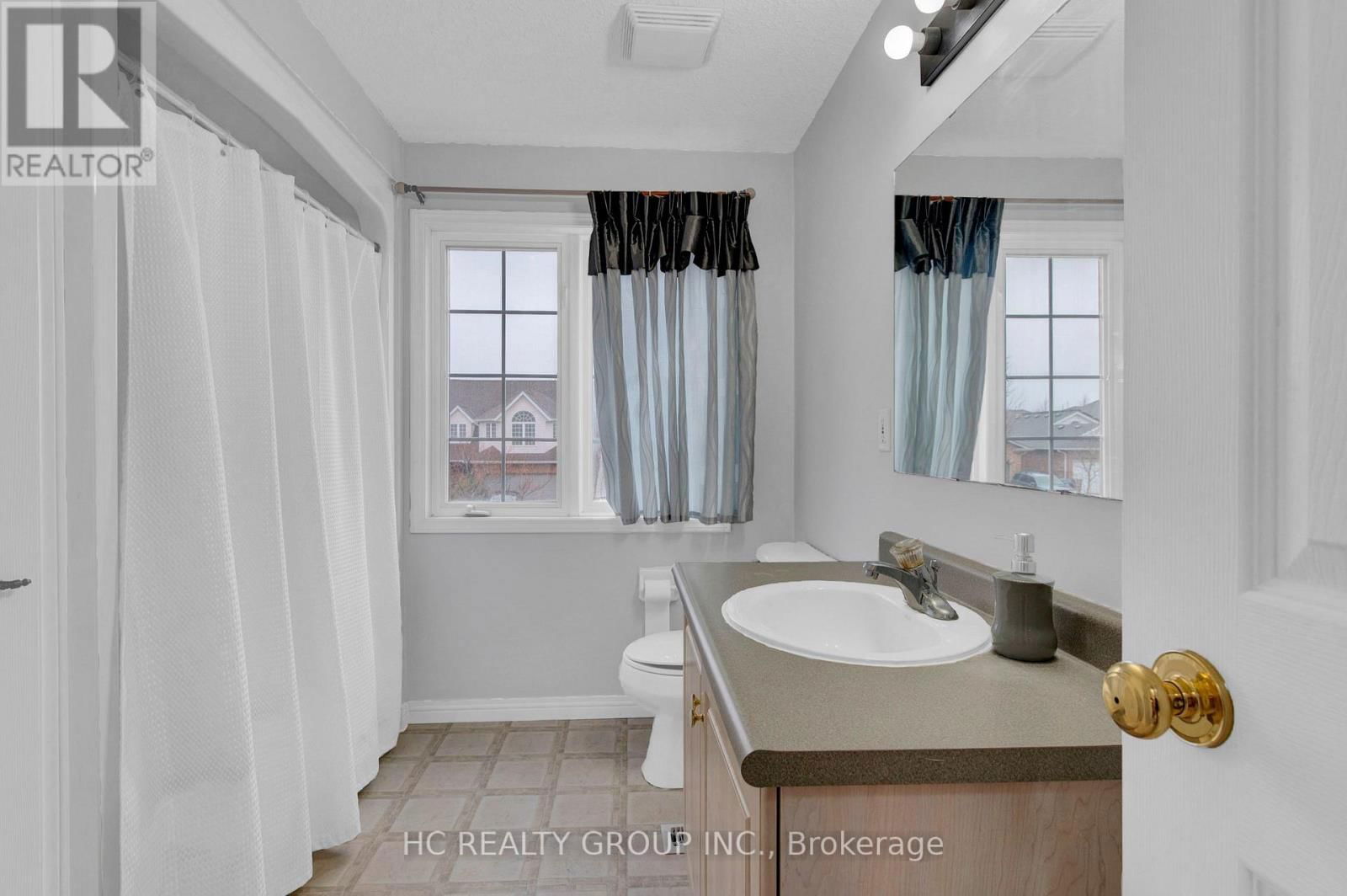 69 GIBBS CRESCENT Image 30