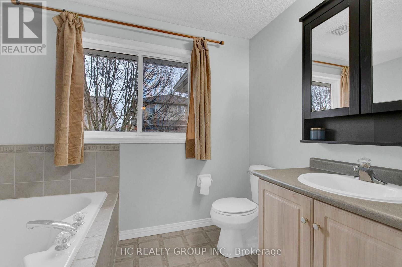 69 GIBBS CRESCENT Image 36