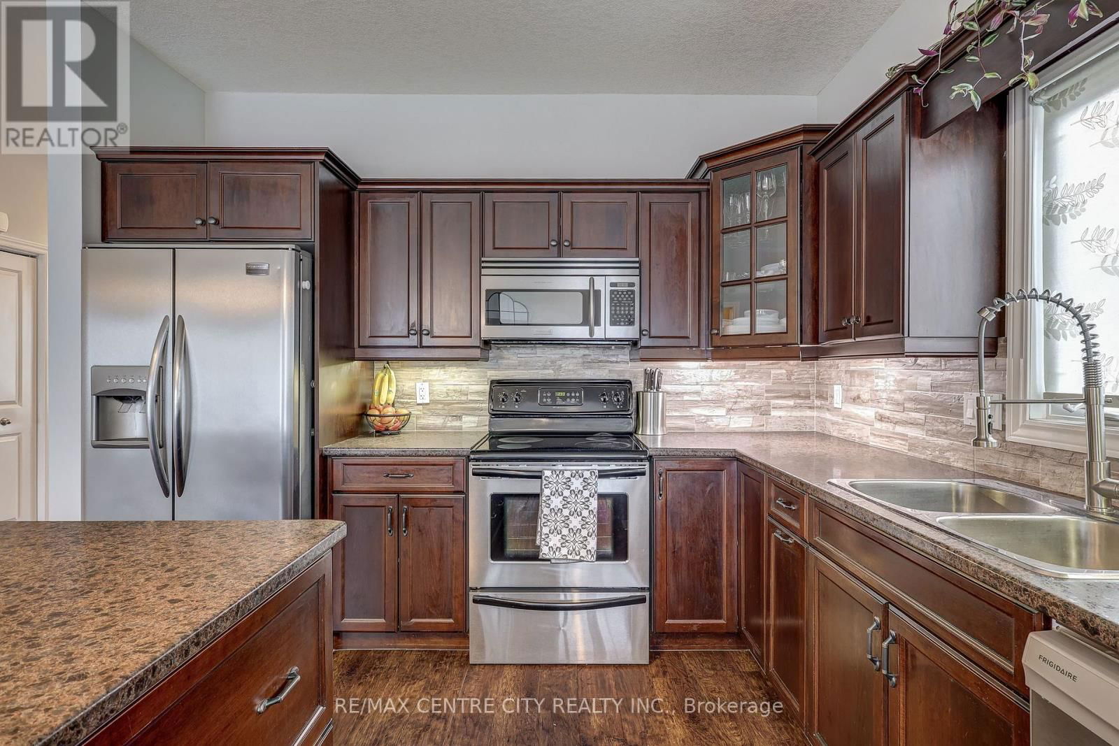 52 CIRCLEWOOD DRIVE Image 12