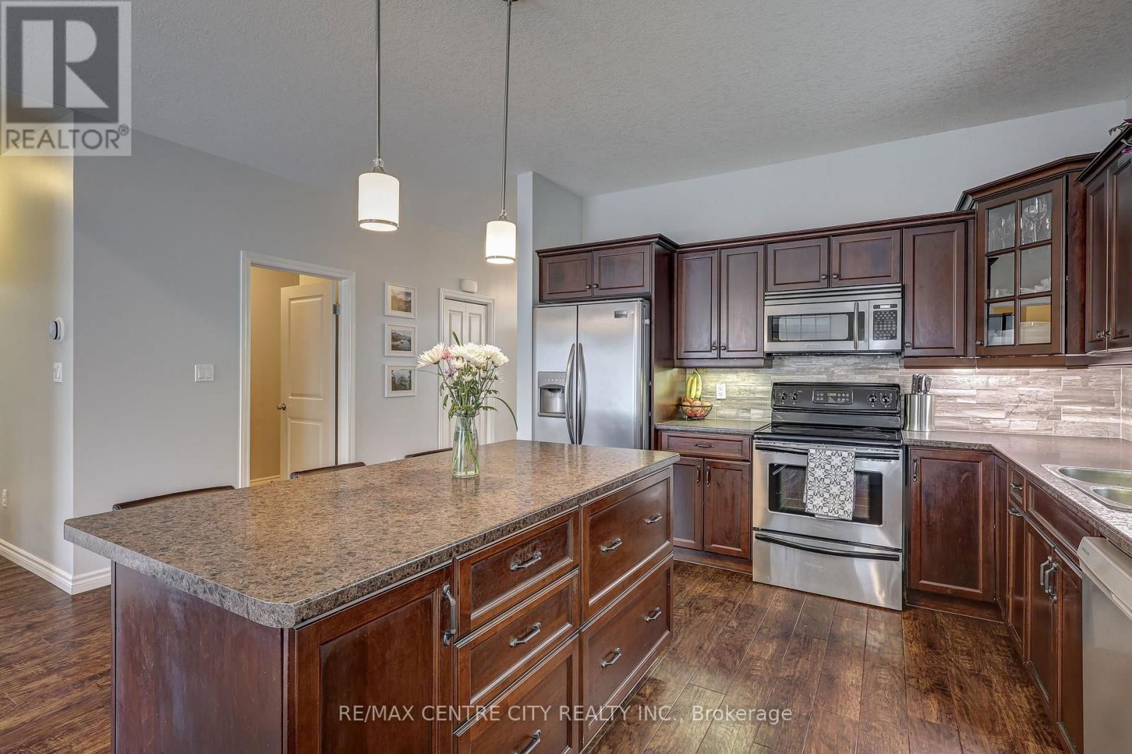 52 CIRCLEWOOD DRIVE Image 13