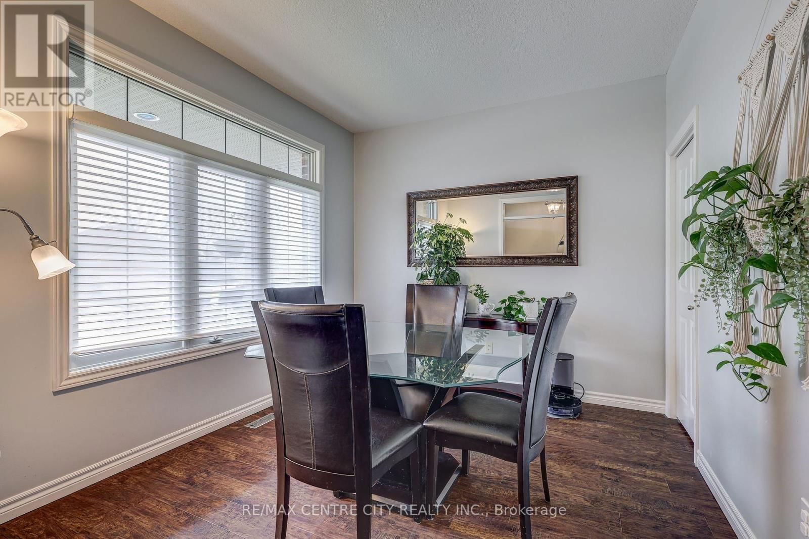 52 CIRCLEWOOD DRIVE Image 16