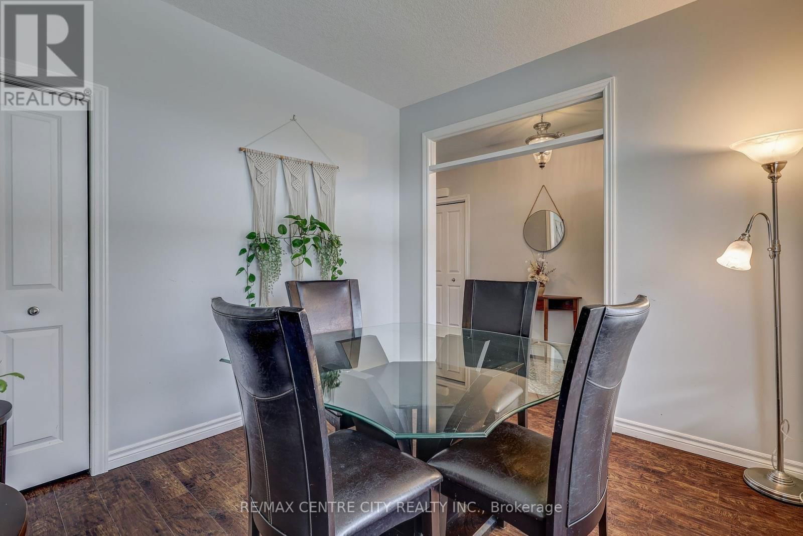 52 CIRCLEWOOD DRIVE Image 17