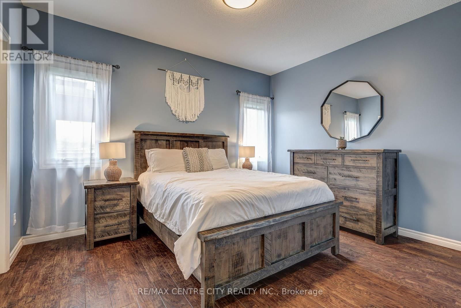 52 CIRCLEWOOD DRIVE Image 18