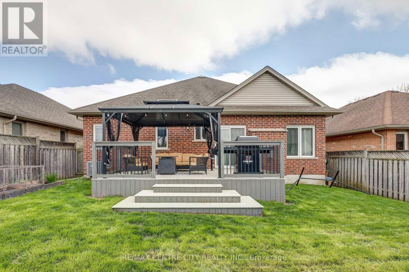 52 CIRCLEWOOD DRIVE Image 32