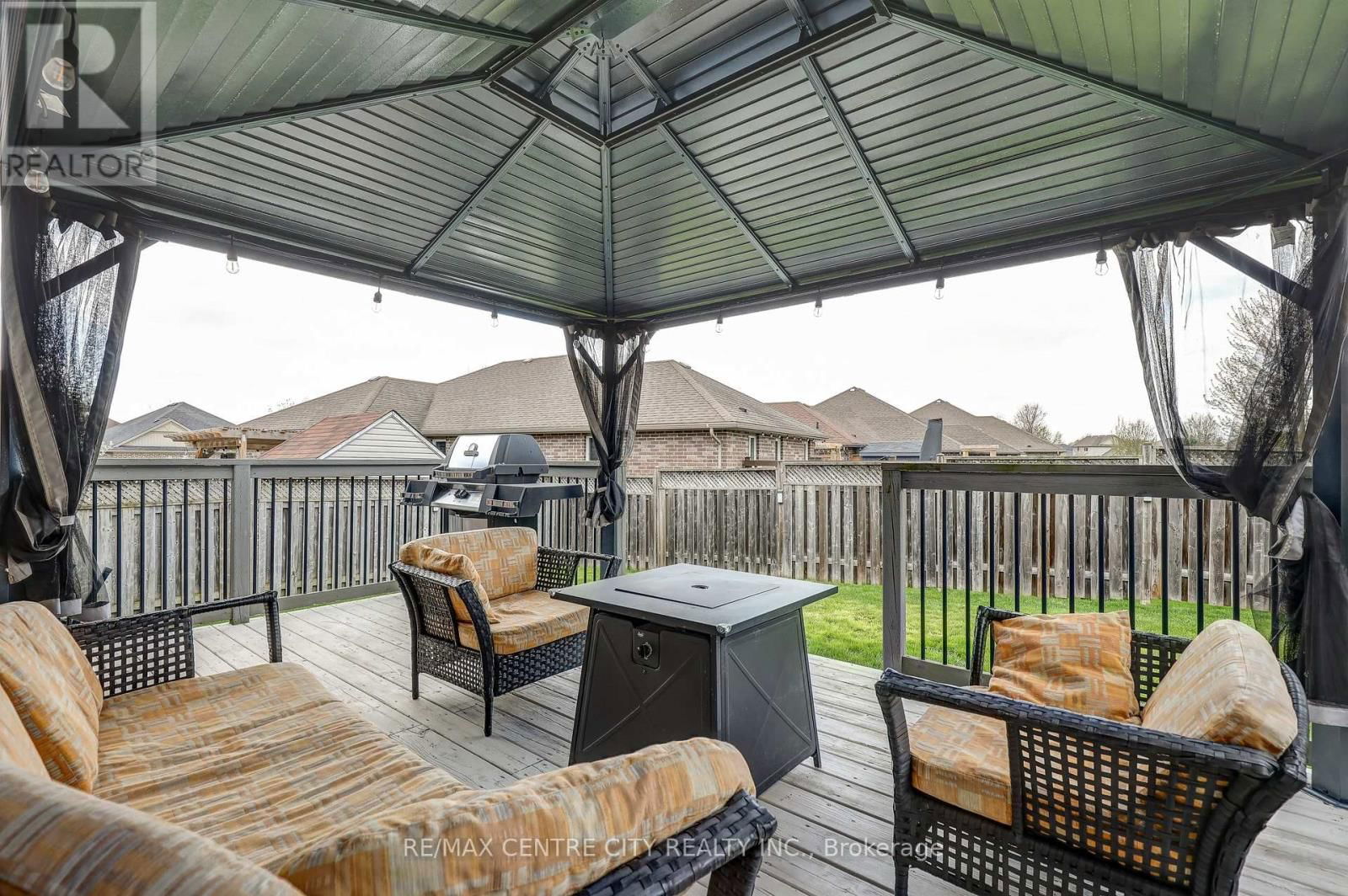 52 CIRCLEWOOD DRIVE Image 34