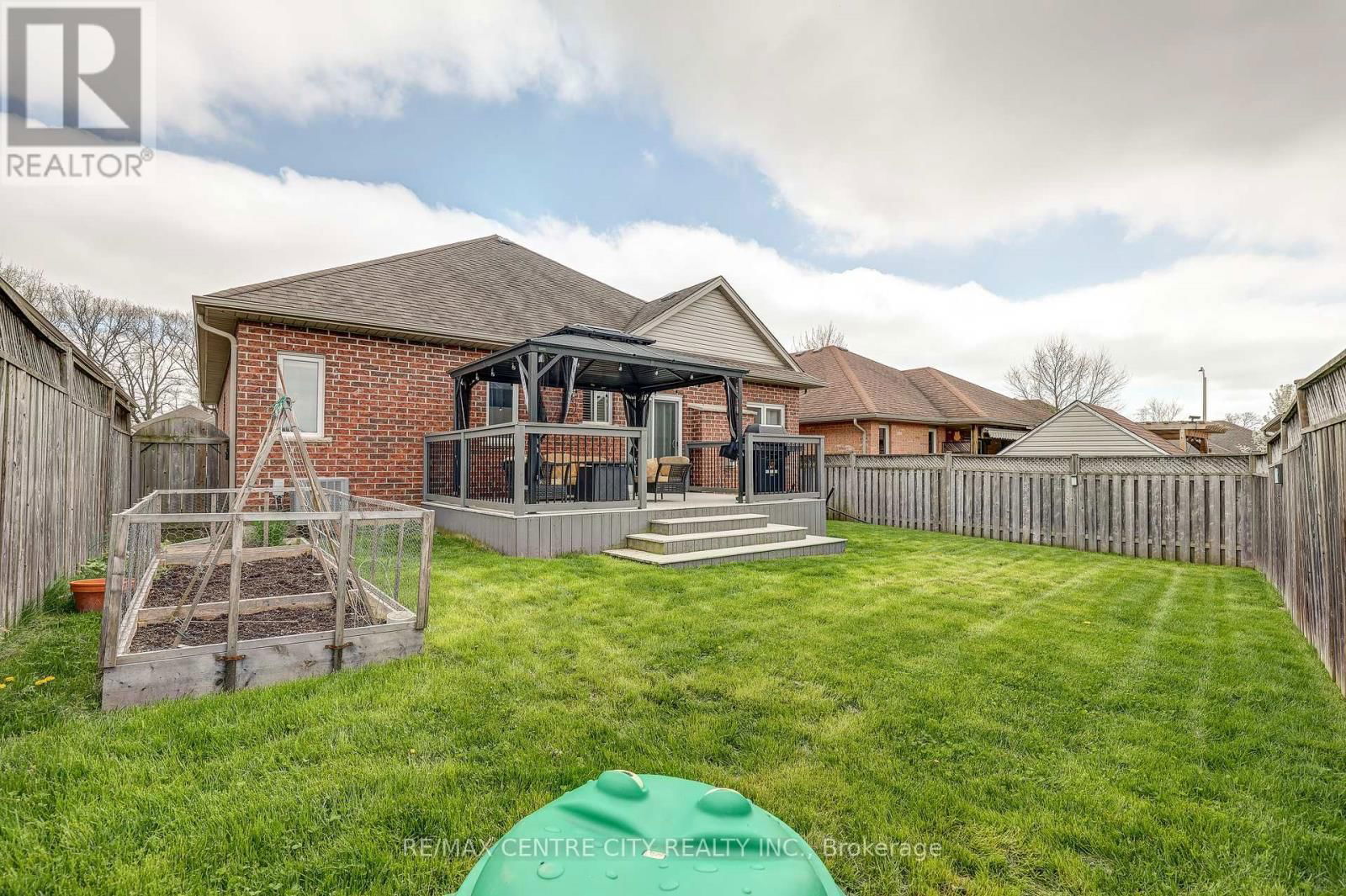 52 CIRCLEWOOD DRIVE Image 36
