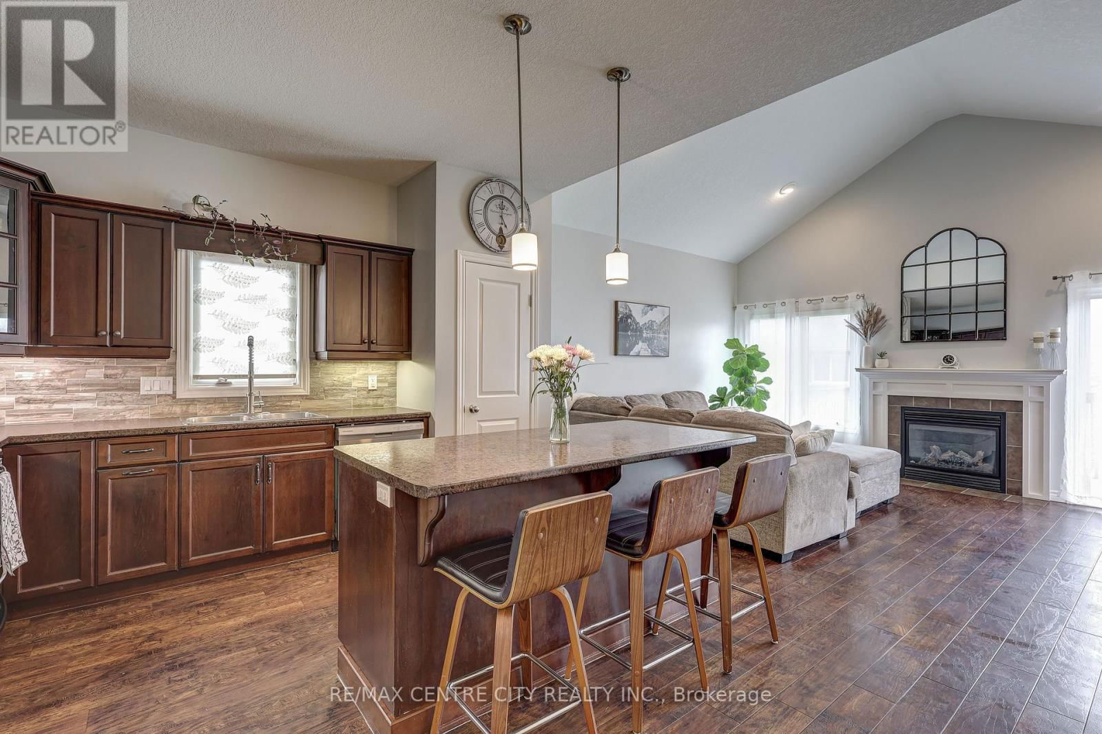 52 CIRCLEWOOD DRIVE Image 4
