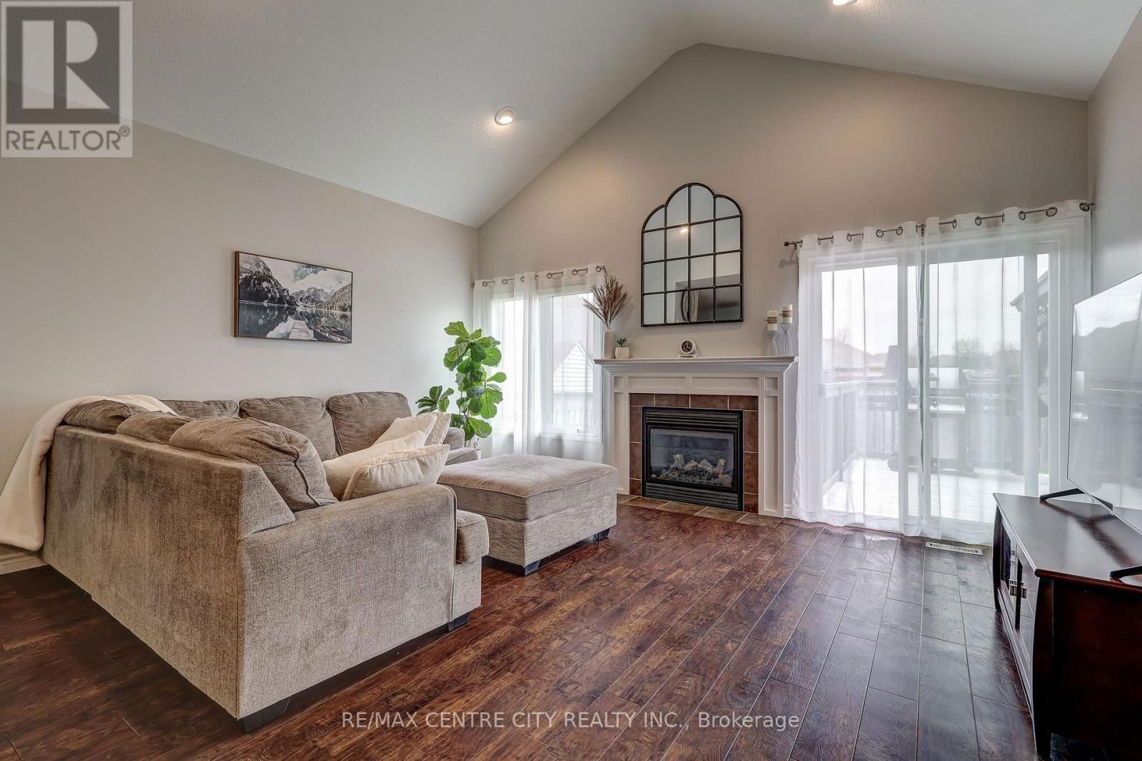 52 CIRCLEWOOD DRIVE Image 5
