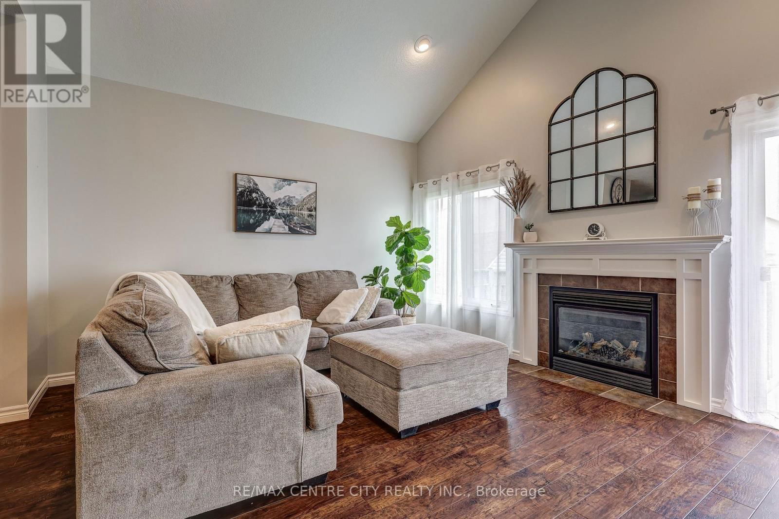 52 CIRCLEWOOD DRIVE Image 6