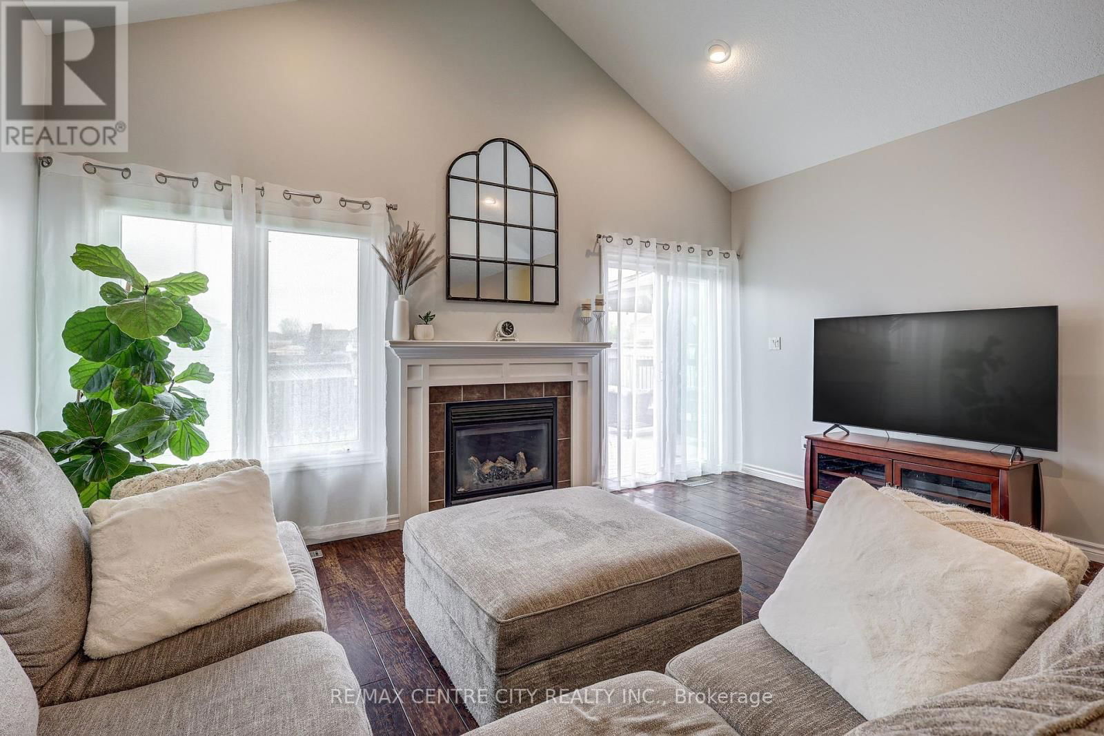 52 CIRCLEWOOD DRIVE Image 7