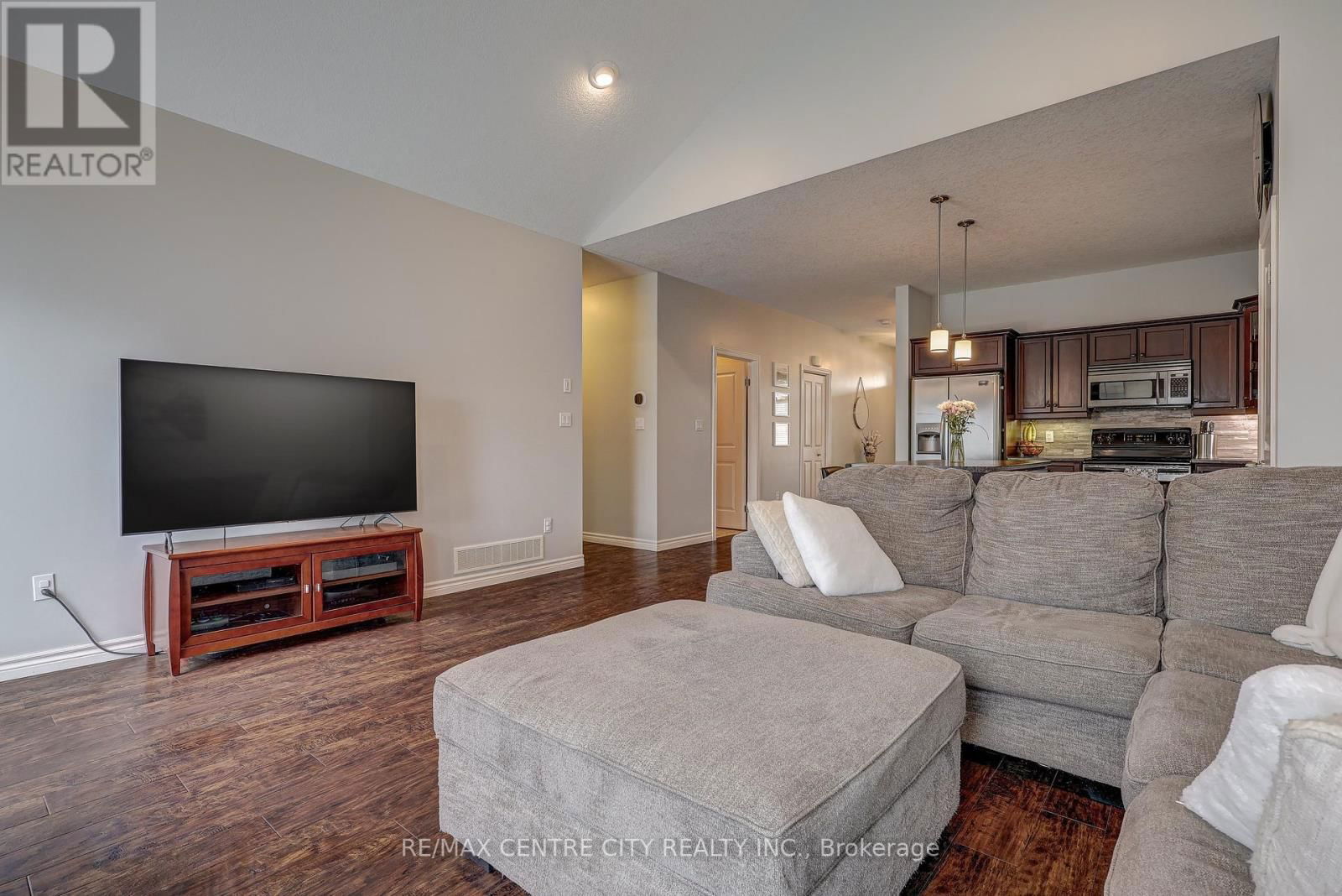 52 CIRCLEWOOD DRIVE Image 9