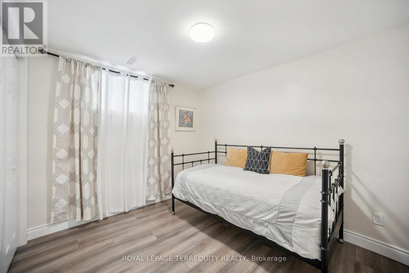 8465 KELSEY CRESCENT Image 28