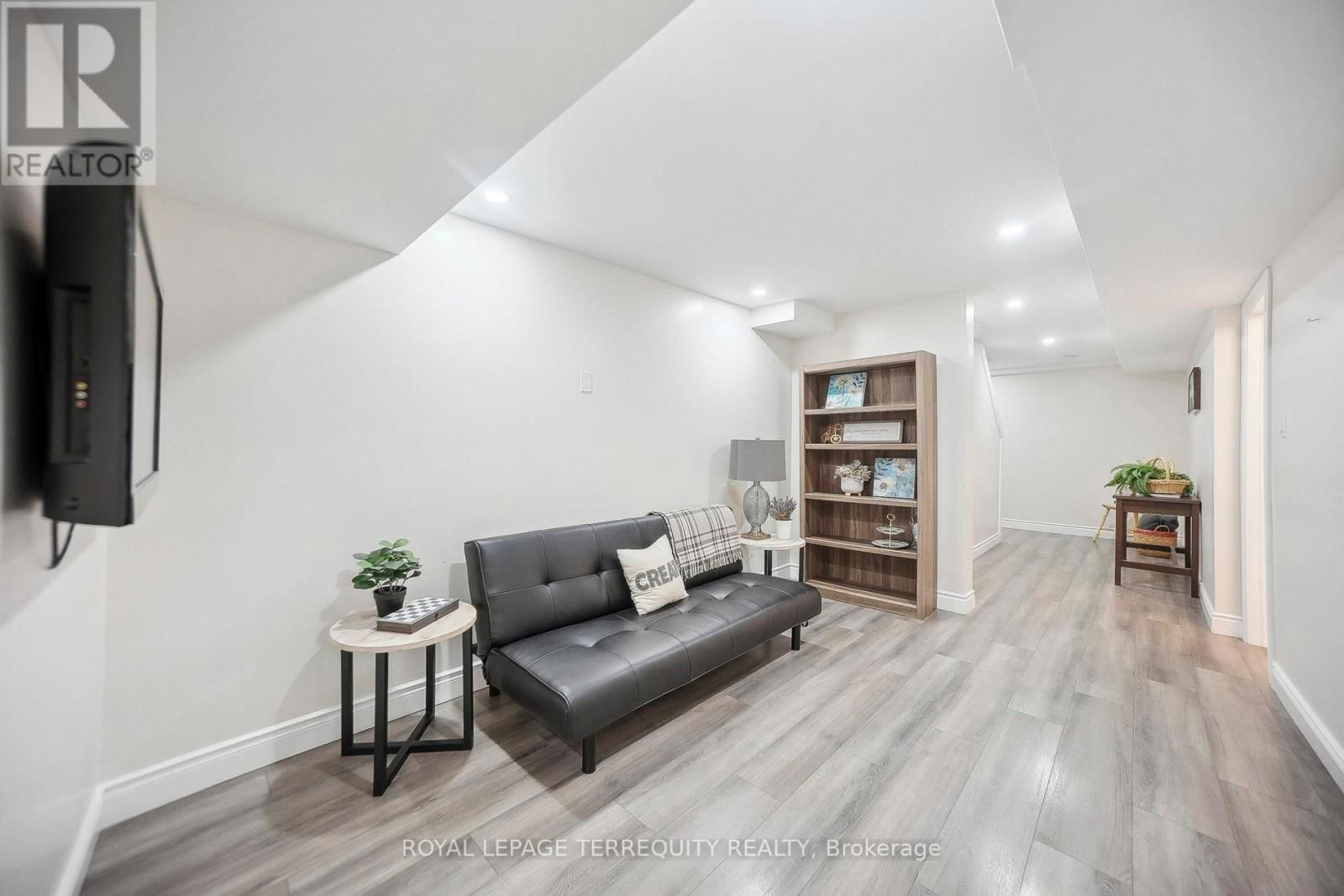 8465 KELSEY CRESCENT Image 30
