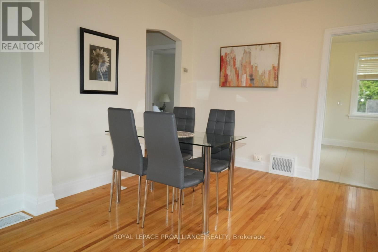 384 D'ARCY STREET Image 11