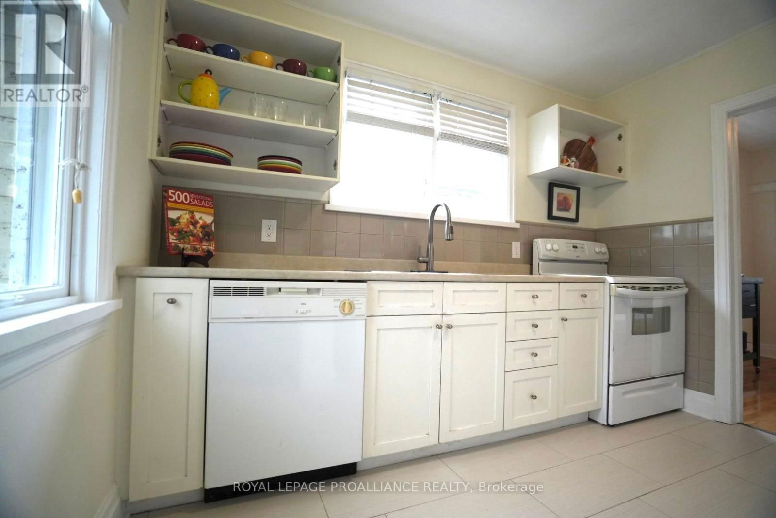 384 D'ARCY STREET Image 13