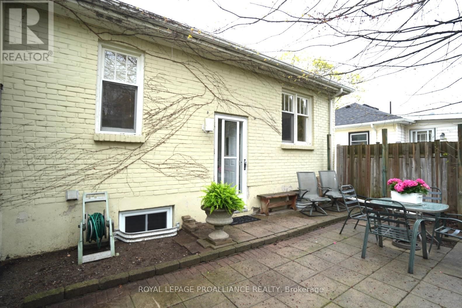 384 D'ARCY STREET Image 21