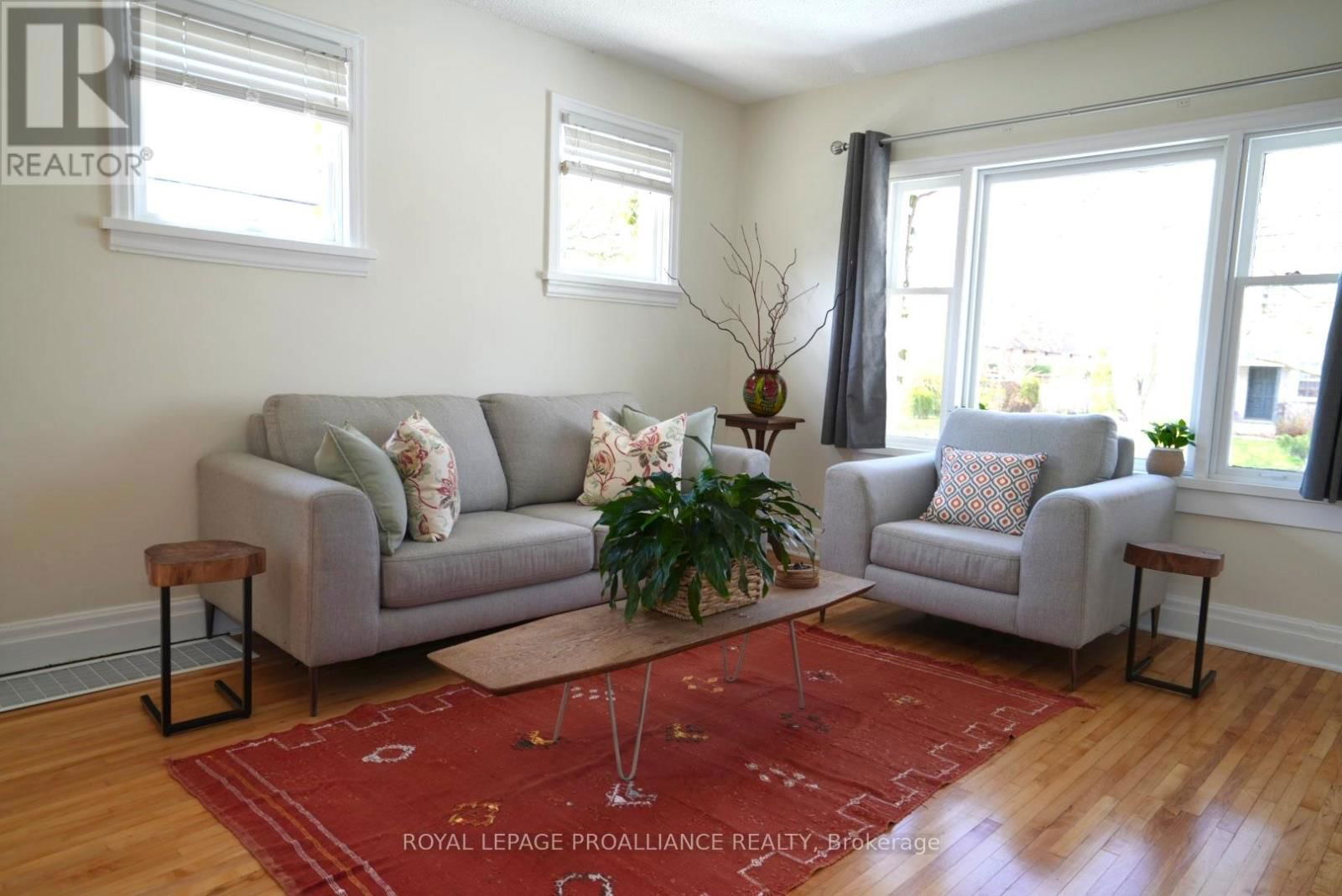 384 D'ARCY STREET Image 4