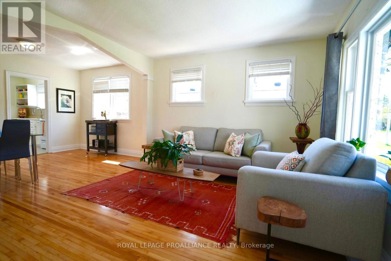 384 D'ARCY STREET Image 5