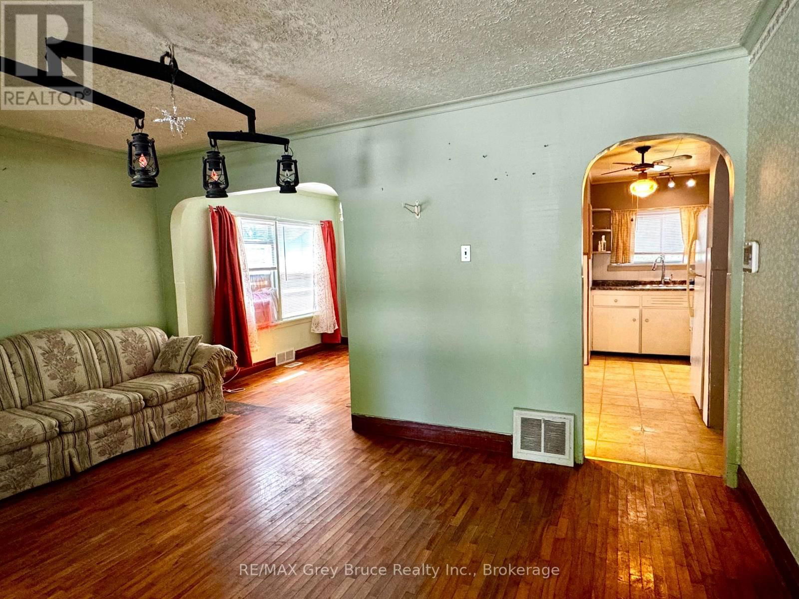2496 6TH AVENUE WEST Image 2
