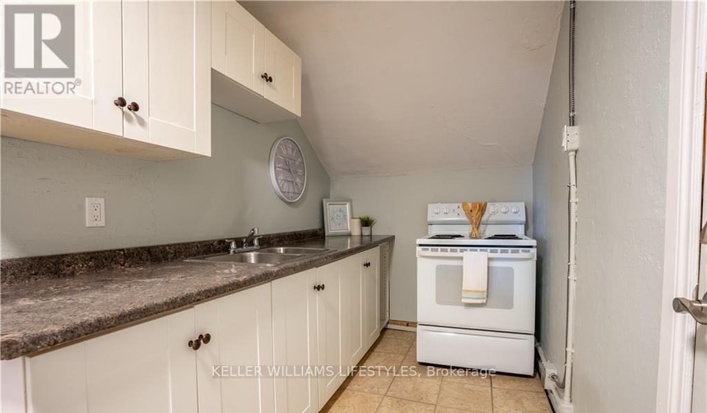Upper - 83 ADELAIDE STREET SOUTH Image 9