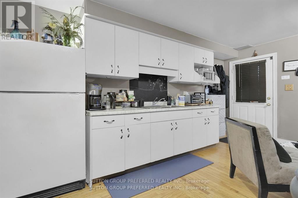 681 COLBORNE STREET Image 10