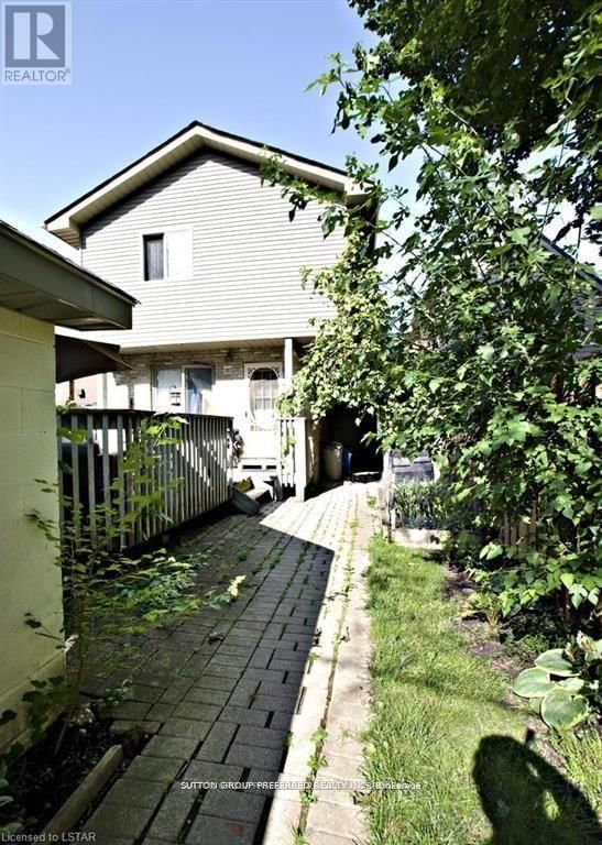 681 COLBORNE STREET Image 13