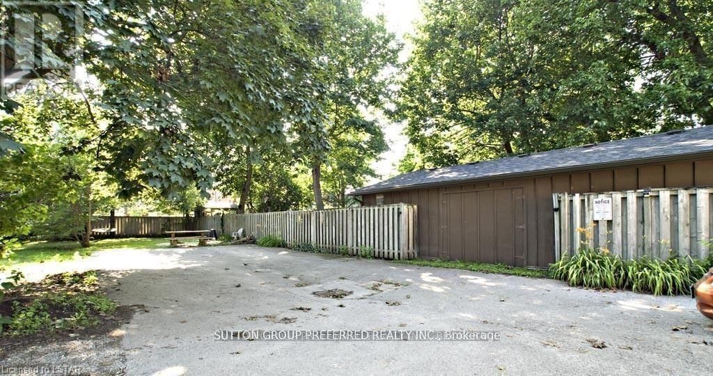 681 COLBORNE STREET Image 15