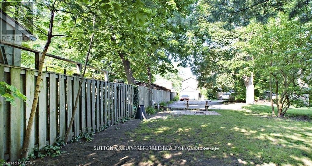 681 COLBORNE STREET Image 17
