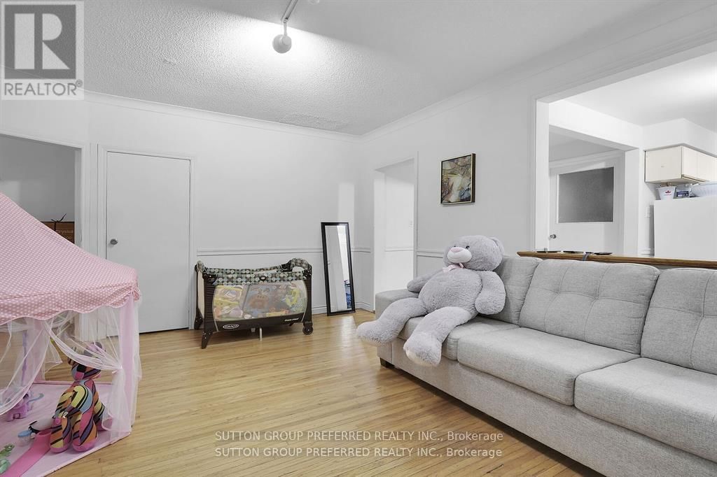 681 COLBORNE STREET Image 3
