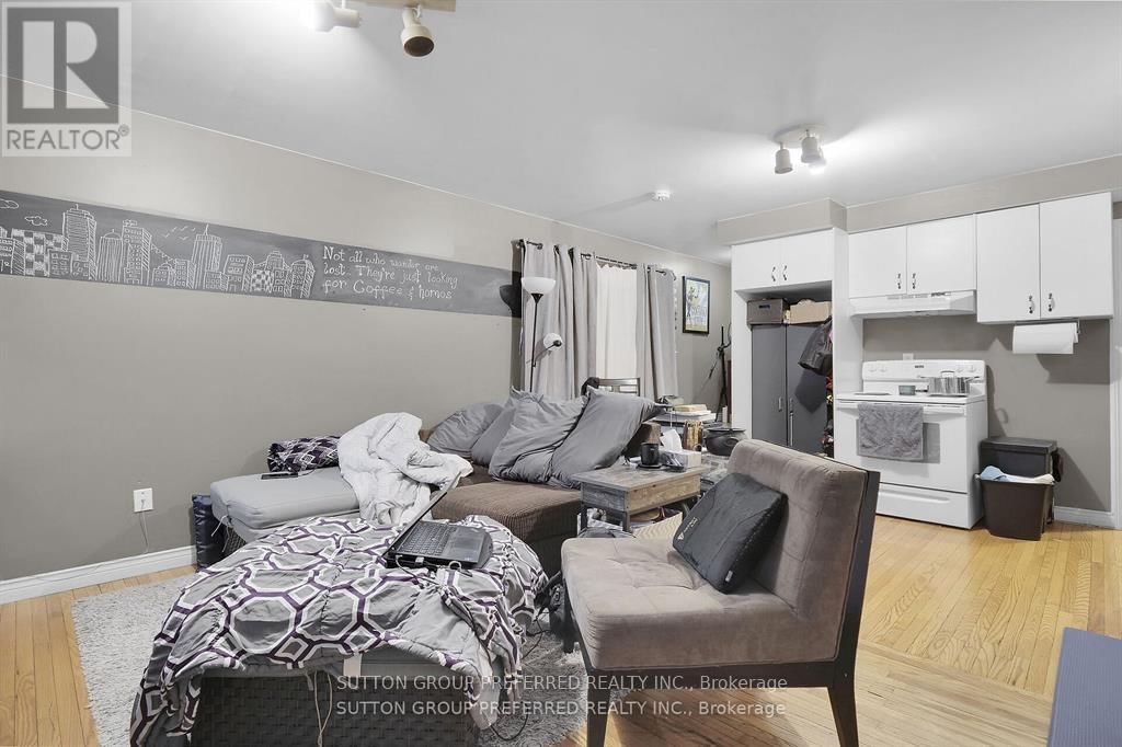681 COLBORNE STREET Image 9