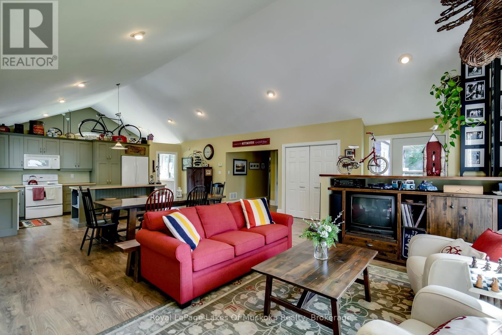 230 ECCLESTONE DRIVE Image 24