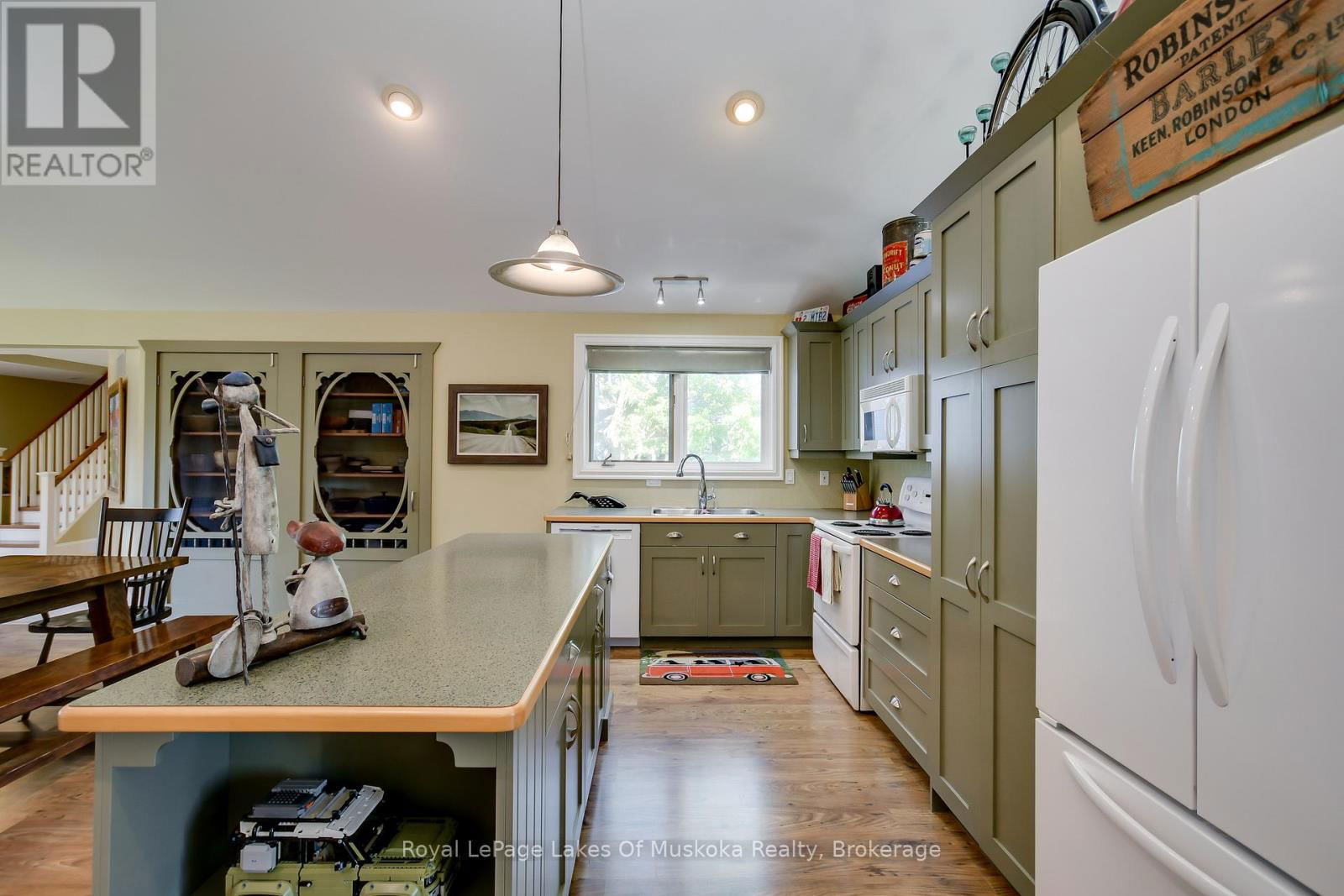 230 ECCLESTONE DRIVE Image 27