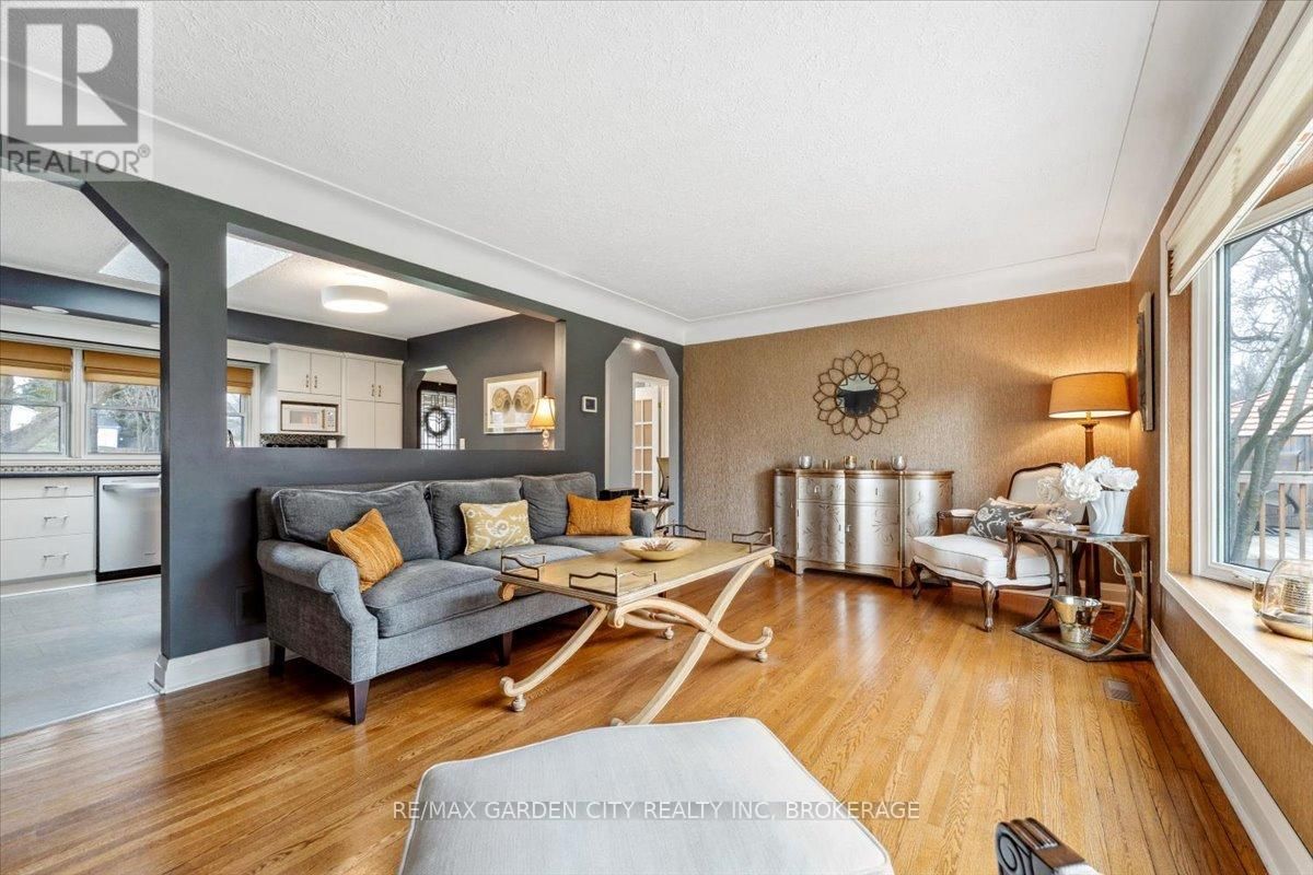 13 LORIMER STREET Image 10