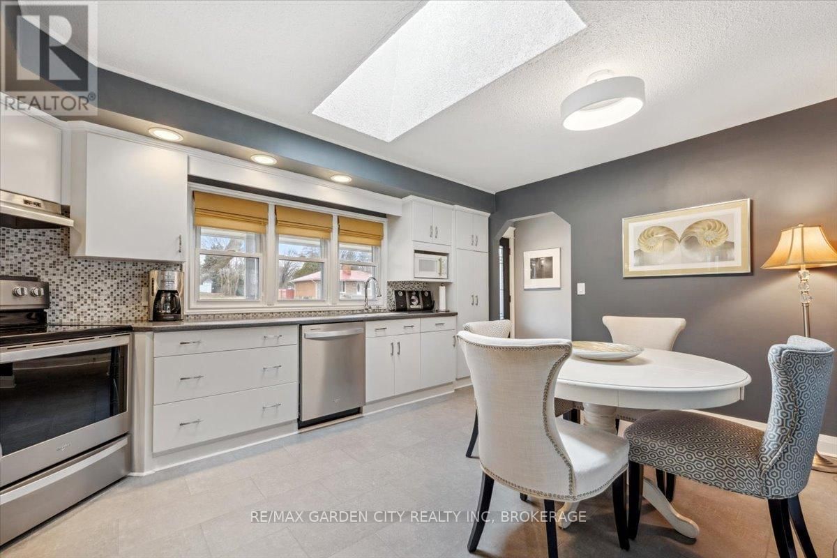 13 LORIMER STREET Image 11
