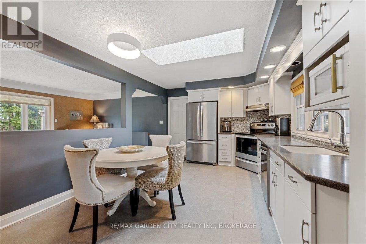 13 LORIMER STREET Image 12