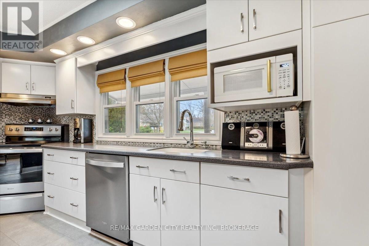 13 LORIMER STREET Image 13