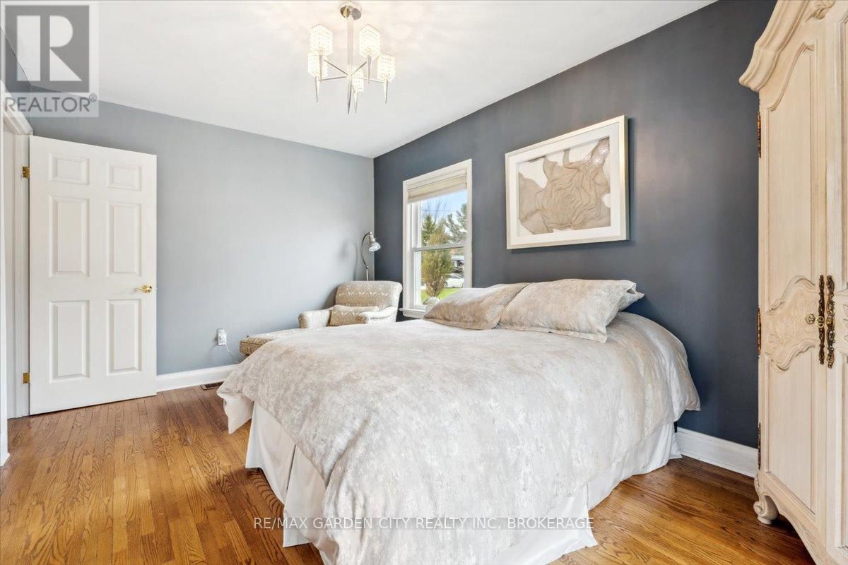 13 LORIMER STREET Image 16