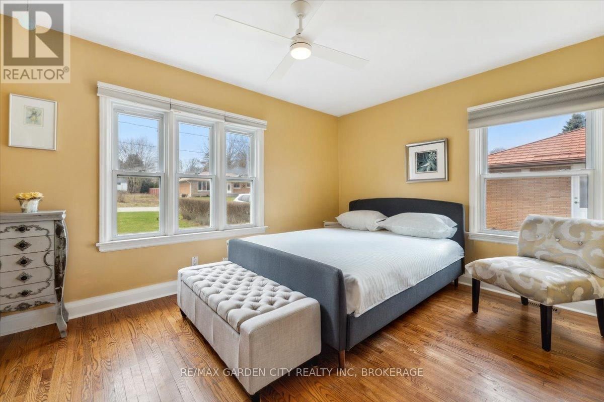 13 LORIMER STREET Image 17