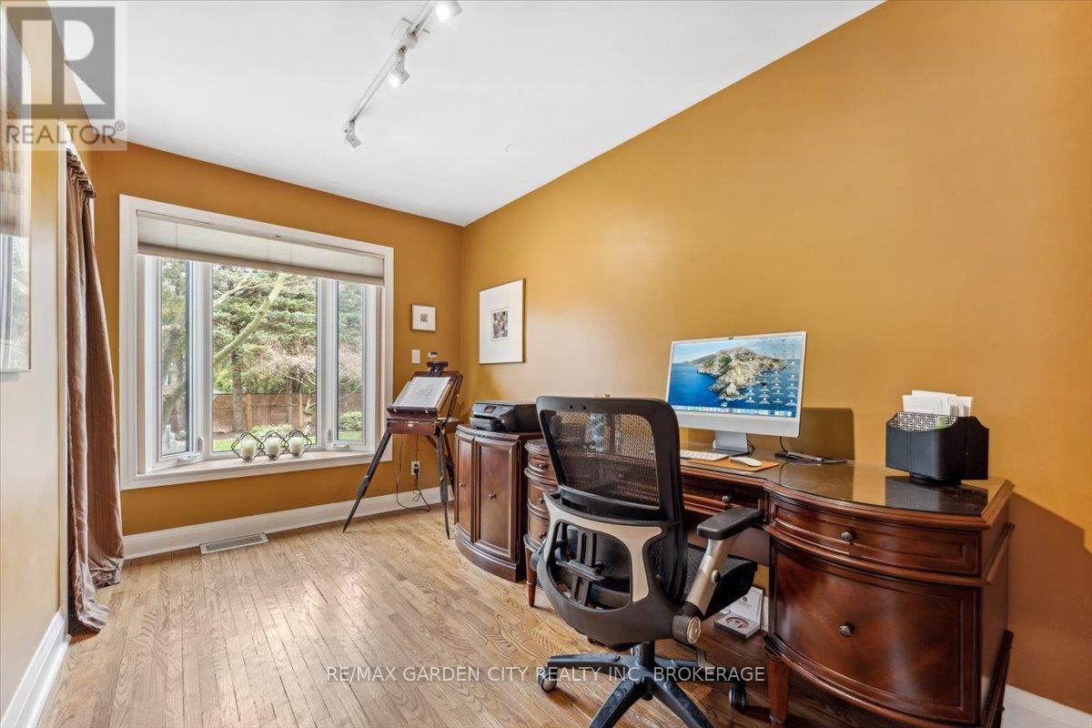 13 LORIMER STREET Image 21
