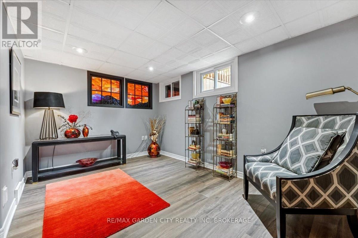 13 LORIMER STREET Image 25