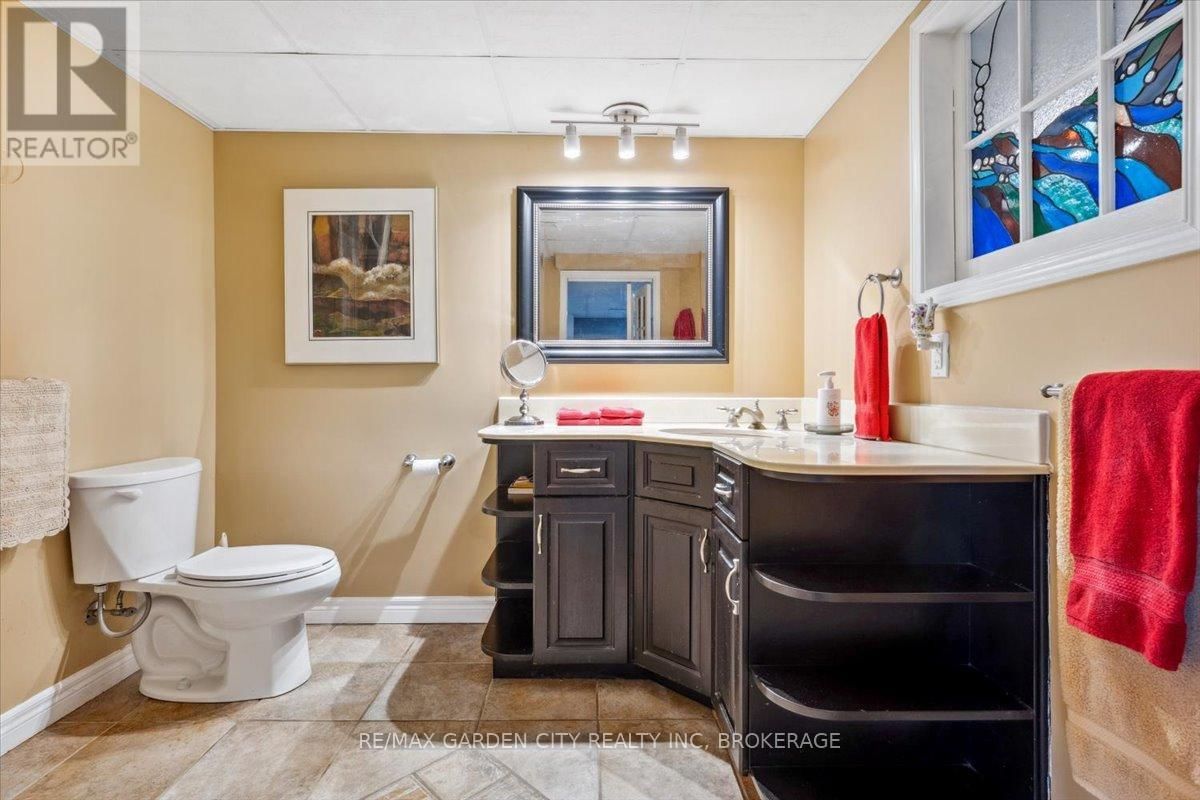 13 LORIMER STREET Image 27
