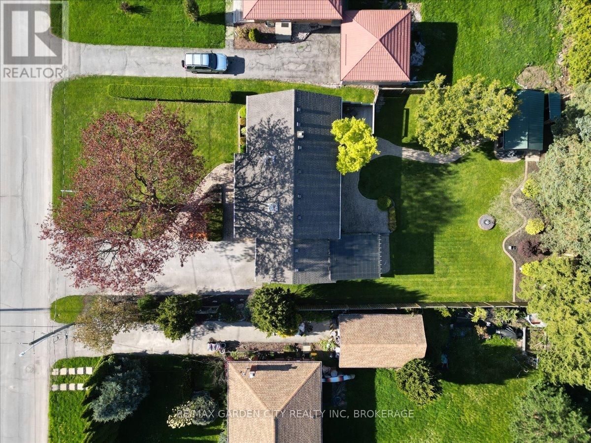 13 LORIMER STREET Image 46